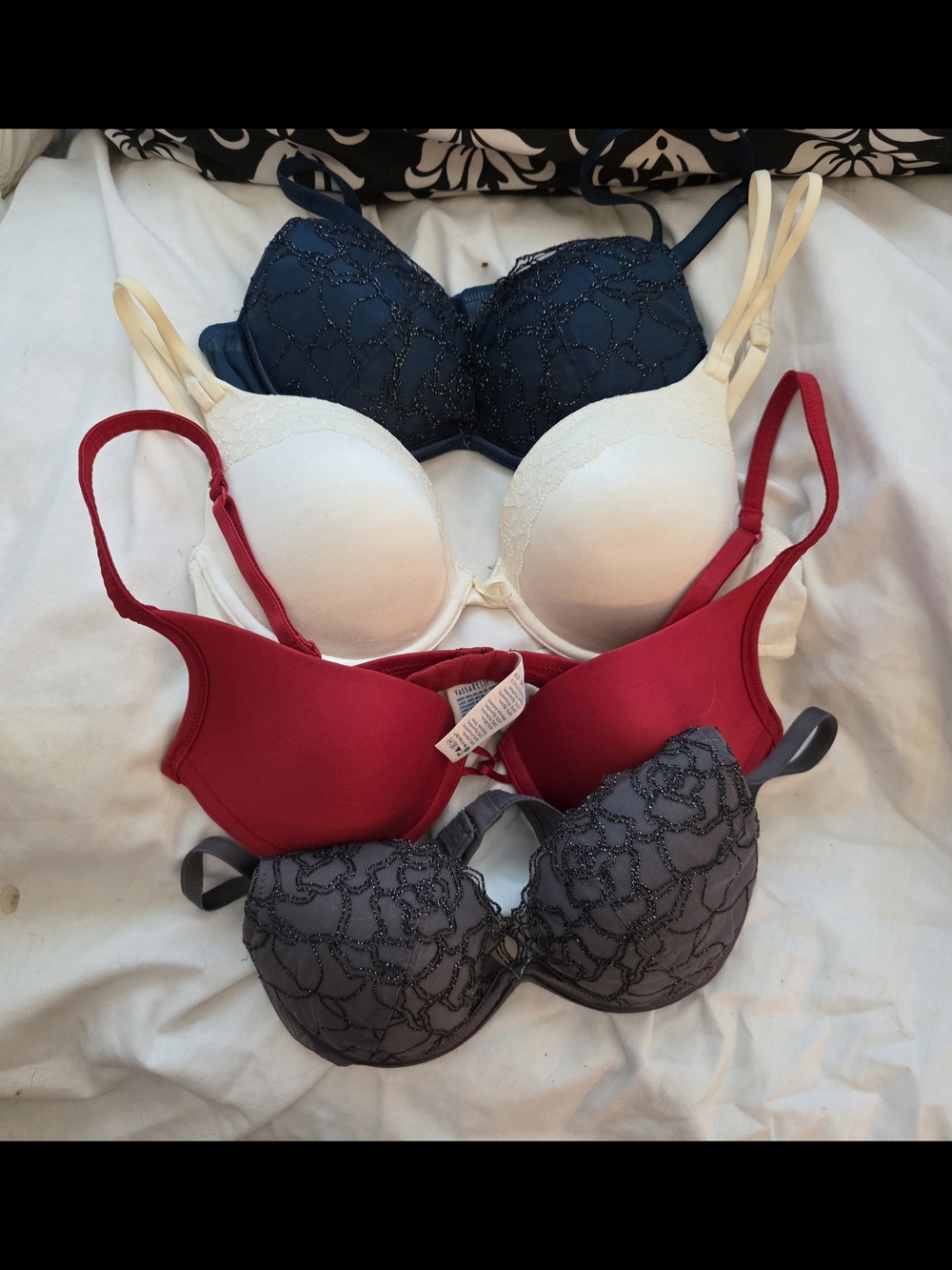 NWOT- vassarette 4-Pack 34B Push-Up Bras in Navy, White, Red and Gray